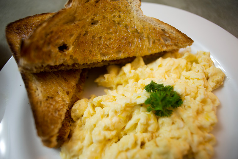 Scrambled eggs on toast - Gourmet Deli