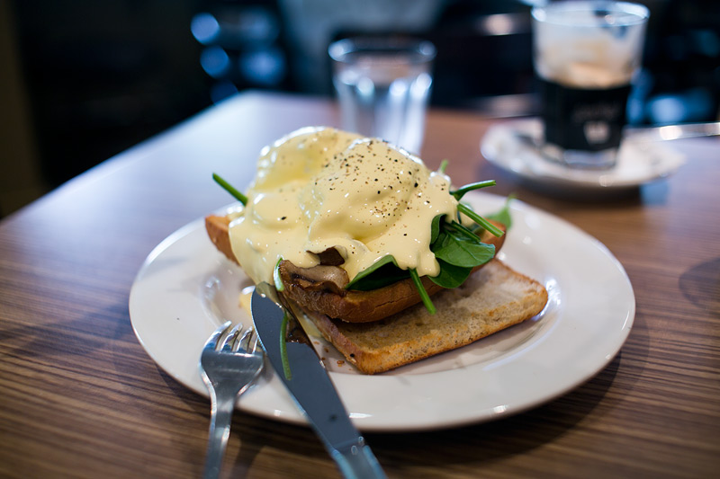 Coffee Club Darwin Waterfront eggs benedict