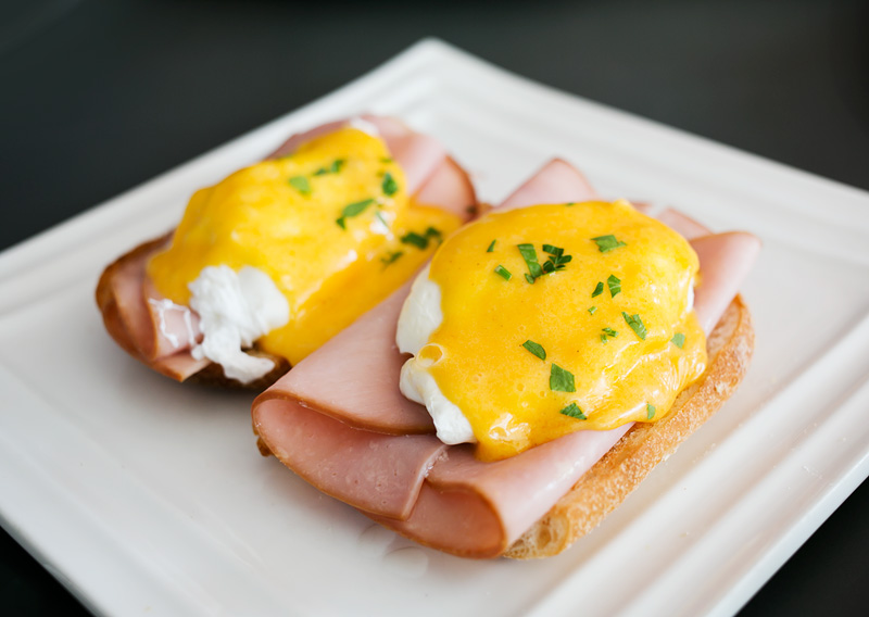 Cafe Bellissimo - Eggs Benedict