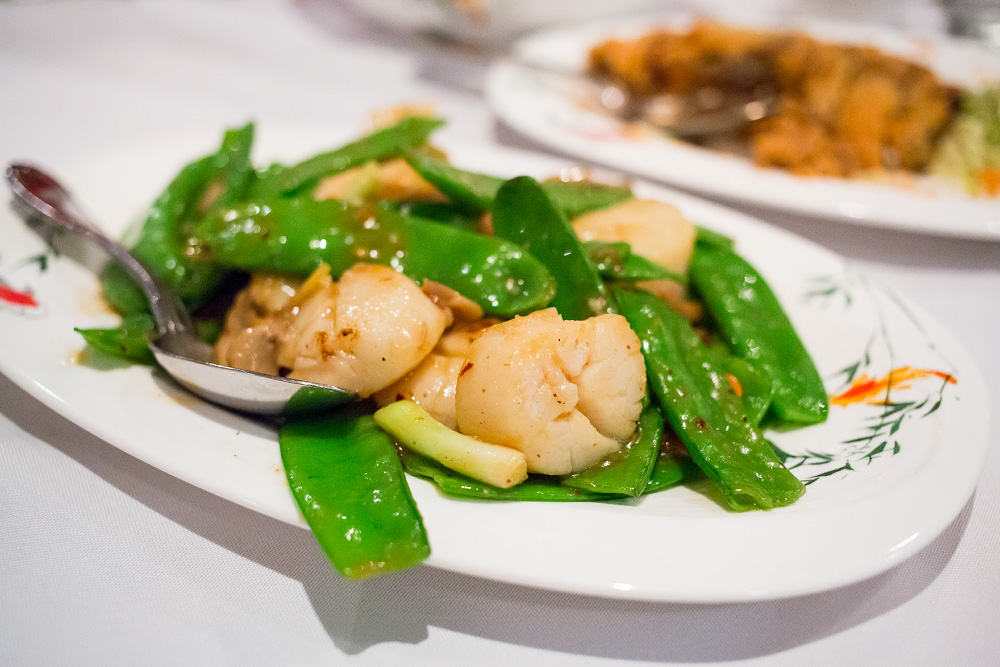 Dragon Court - Scallops and snow peas with XO sauce